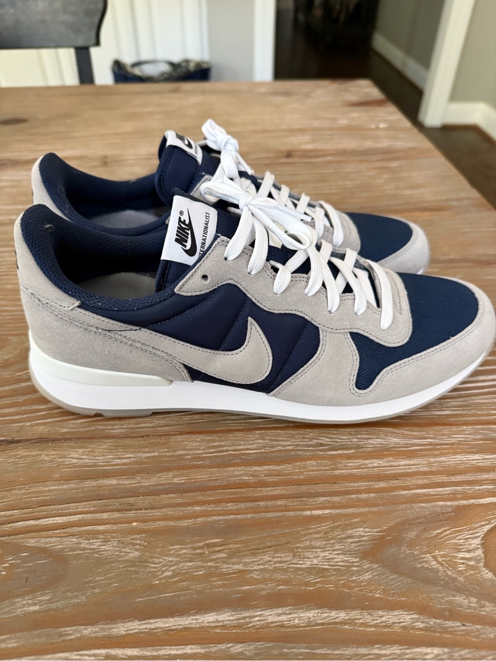 Nike Men’s Navy and Grey “retro runner” Casual Sneakers - Picture 2 of 8
